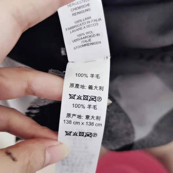 new Coach oversized square scarf - Picture 4 of 4